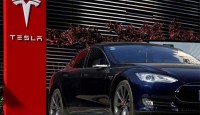নতুন গাড়ির সঙ্গে মোবাইল চার্জার রাখবে না টেসলা